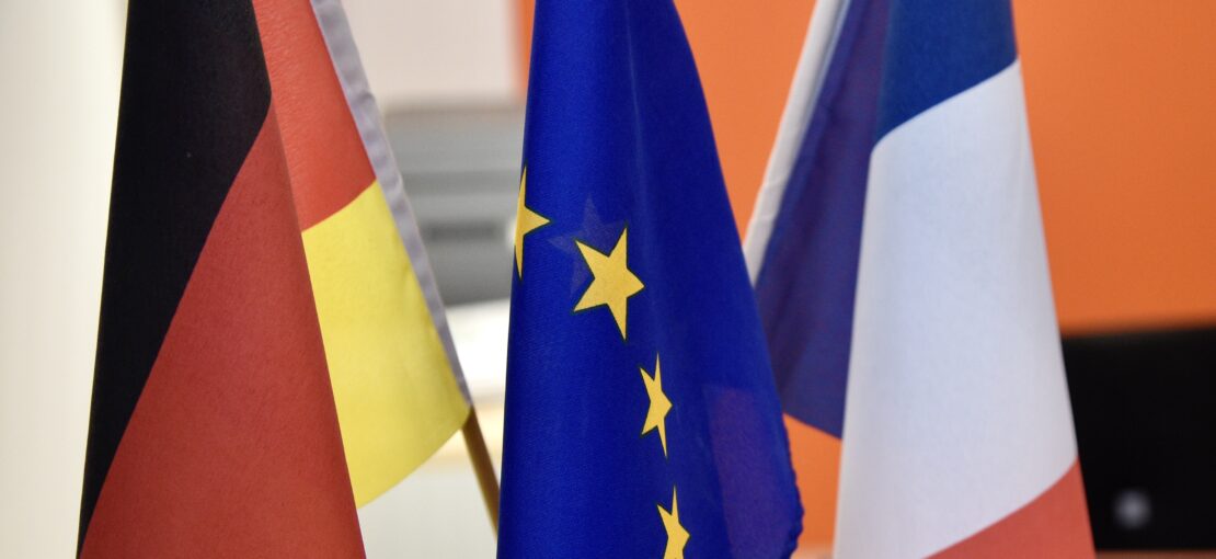 Drapeaux francais allemand et europeen