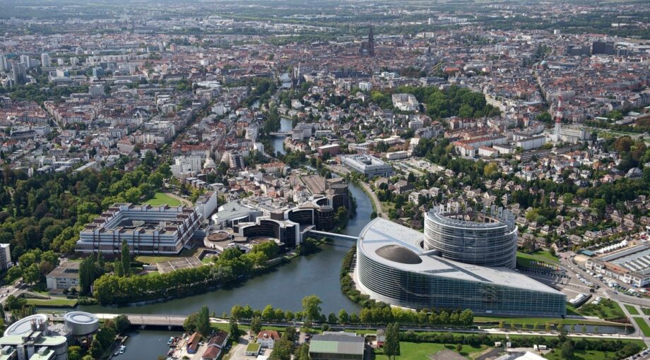 Vue aerienne des institutions europeennes / Conseil de l'Europe Parlement europeen Cour Droits de l'Homme Strasbourg