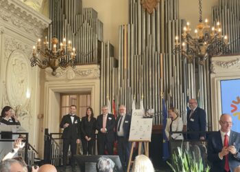 INVEST_05112025_photo3