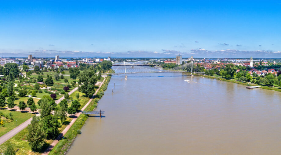 Le Rhin entre Strasbourg et Kehl - Vue sur le Jardin des Deux-Rives