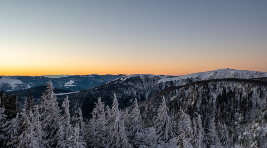 Honeck et chaine des Alpes juste avant le lever du soleil